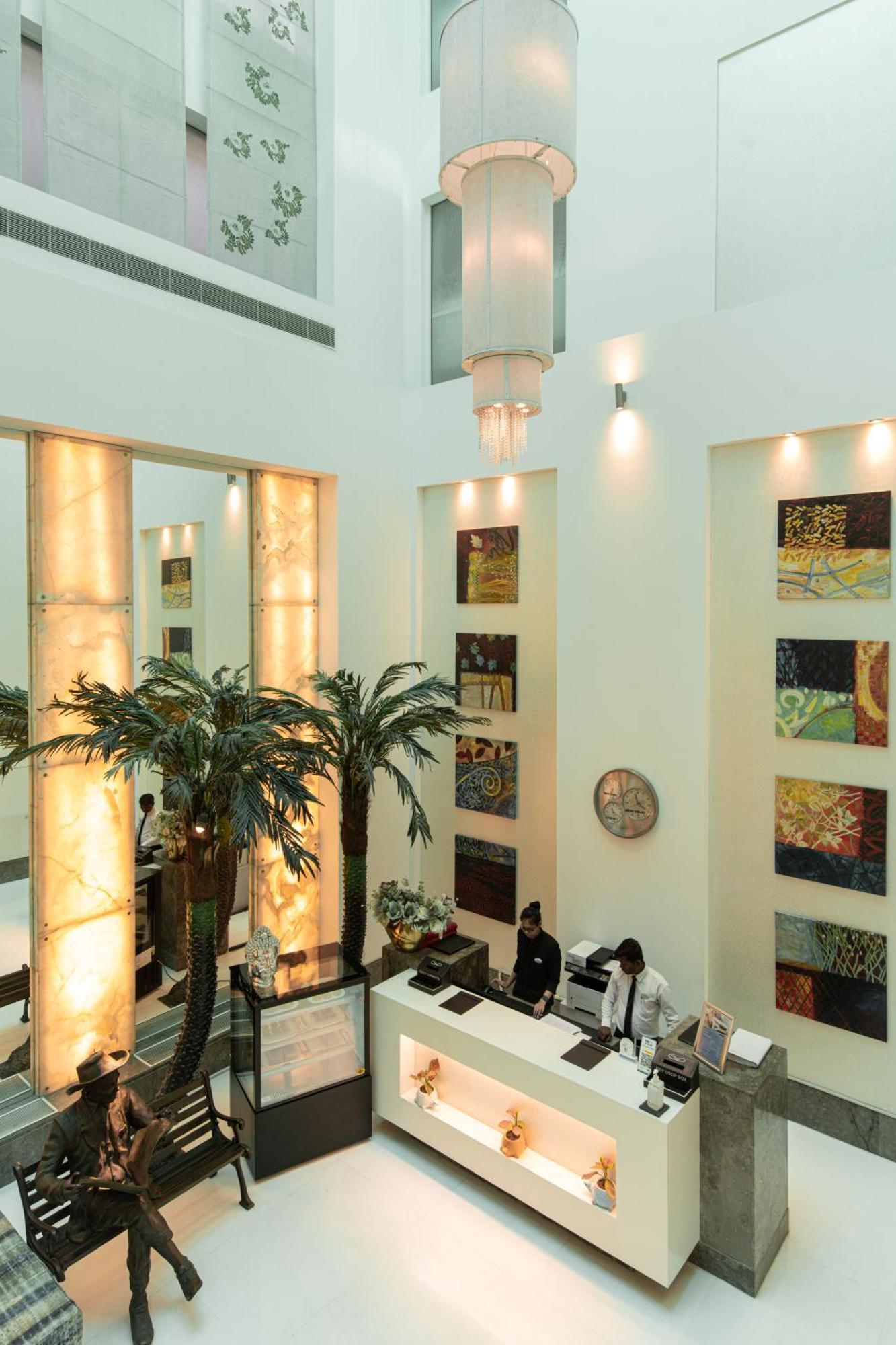 The Ashtan Sarovar Portico New Delhi Exterior photo